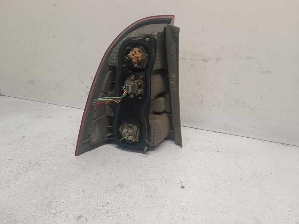 FEU ARRIERE DROIT TOYOTA COROLLA BREAK 2002-2004 - Vue 2